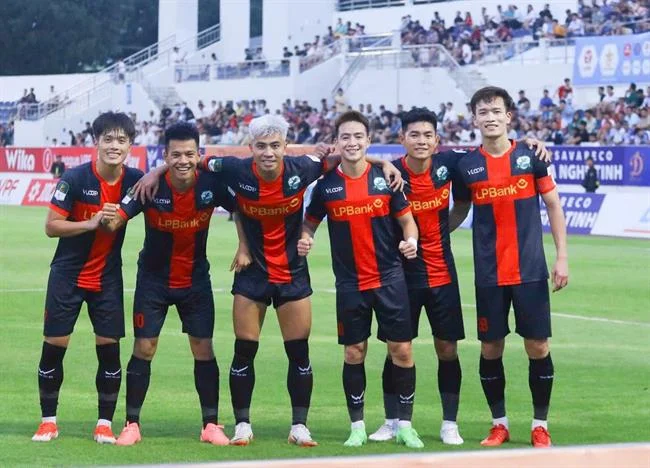 Đội ngũ chuyên nghiệp của 678win đang làm việc trong môi trường hiện đại